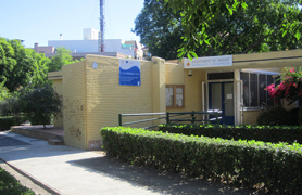 Alumnat del curs de Servicis Administratius de l'IES María Moliner visiten el departament de Promoció Econòmica i Industrial