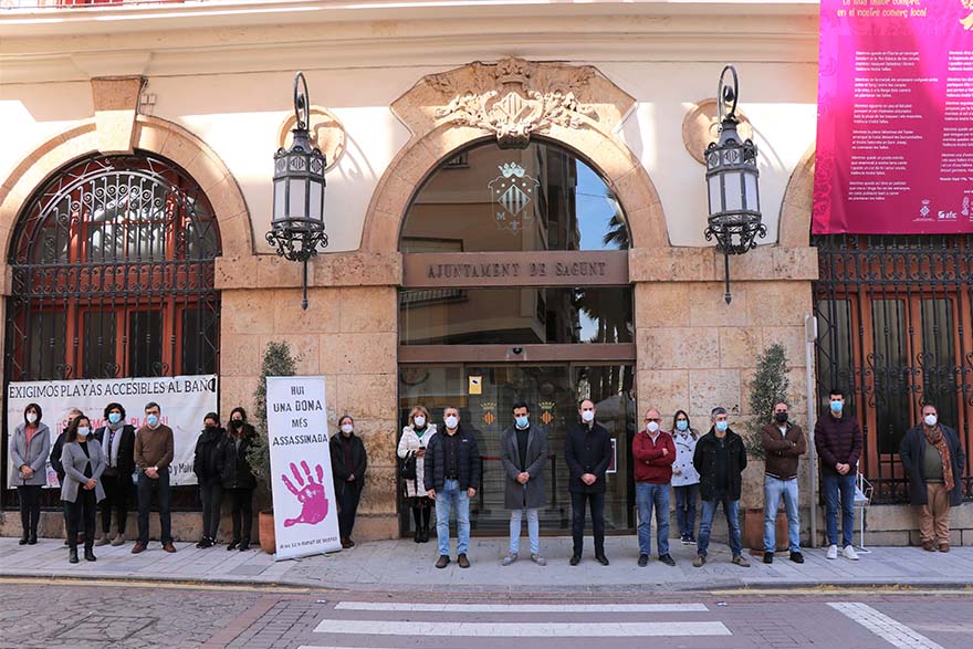 Sagunt guarda un minut de silenci en senyal de condemna i repulsa pels presumptes assassinats masclistes perpetrats a Toledo i Madrid