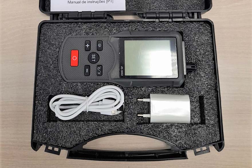 Els centres educatius públics intensifiquen el servici de neteja per a disminuir el risc de contagi de la COVID-19