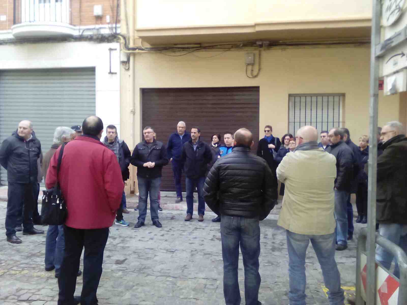 Concentració i cinc minuts de silenci a les portes del Consell Local Agrari de Sagunt 