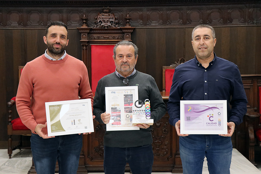 El Club Gimnasia Rítmica Morvedre rep un homenatge municipal per la Menció Especial en la gala dels Grados de Evolución Deportiva