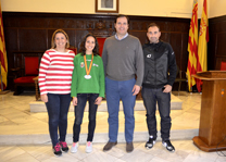 L'alcalde rep a la migfondista Laura Méndez per aconseguir la medalla de plata en el Campionat de Espanya