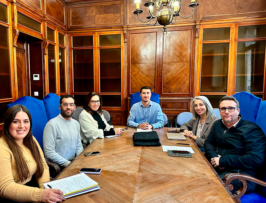 El departament municipal d'Universitat es reunix amb el Colegio de Químicos de la Comunitat Valenciana