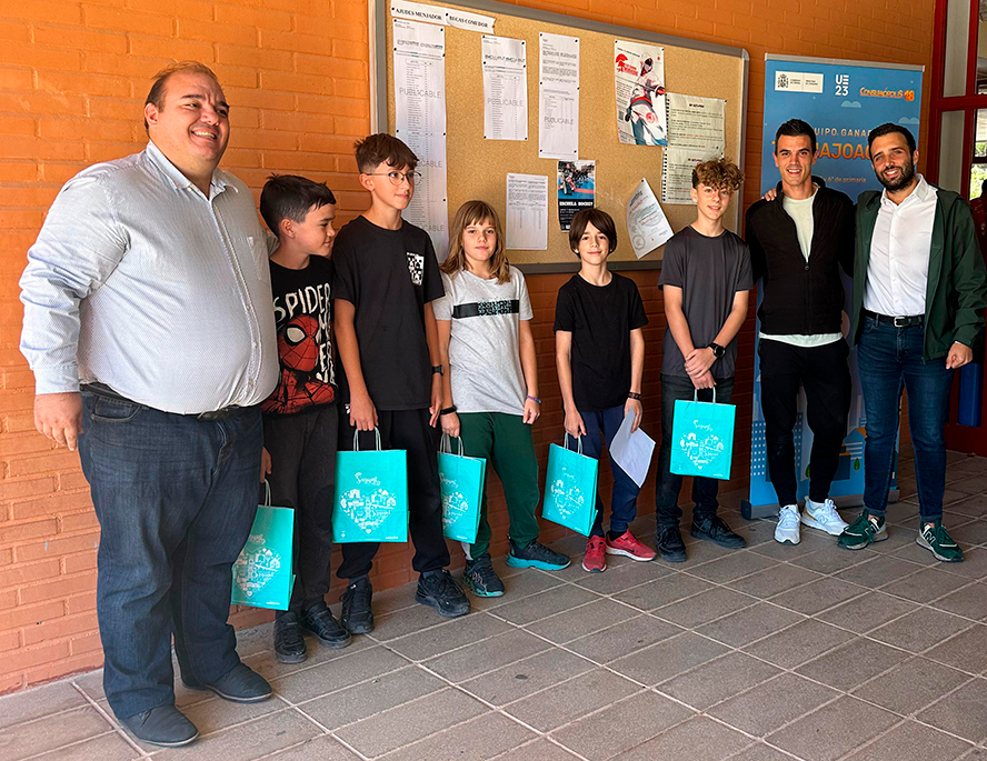 L'alcalde de Sagunt felicita l'alumnat del CEIP Vilamar com a guanyadors del premi Consumópolis
