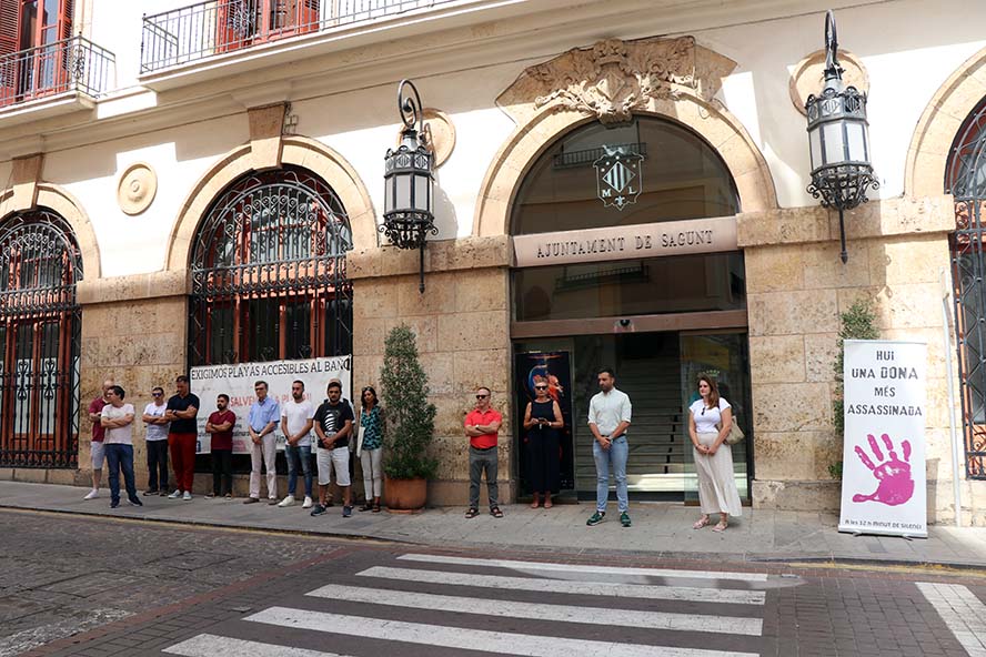 Sagunt guarda un minut de silenci en senyal de condemna i repulsa pel presumpte assassinat masclista perpetrat a Almeria