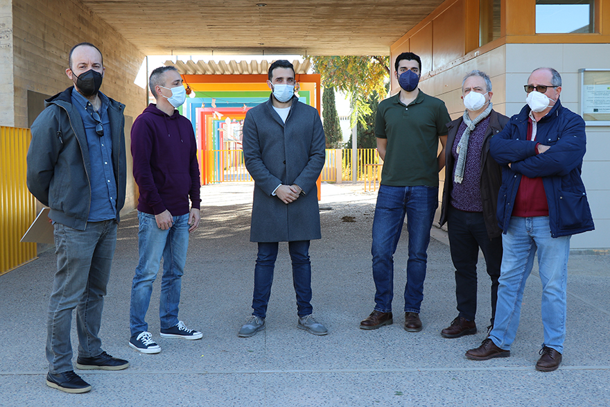 Avancen segons el que es preveu els treballs d'instal·lació de plaques fotovoltaiques d'autoproveïment elèctric en els col·legis Mestre Tarrazona i Ausiàs March