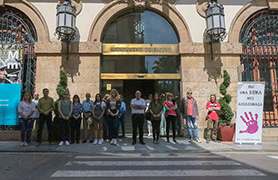 Sagunt guarda un minut de silenci pel presumpte assassinat masclista ocorregut en el municipi d'Agüimes