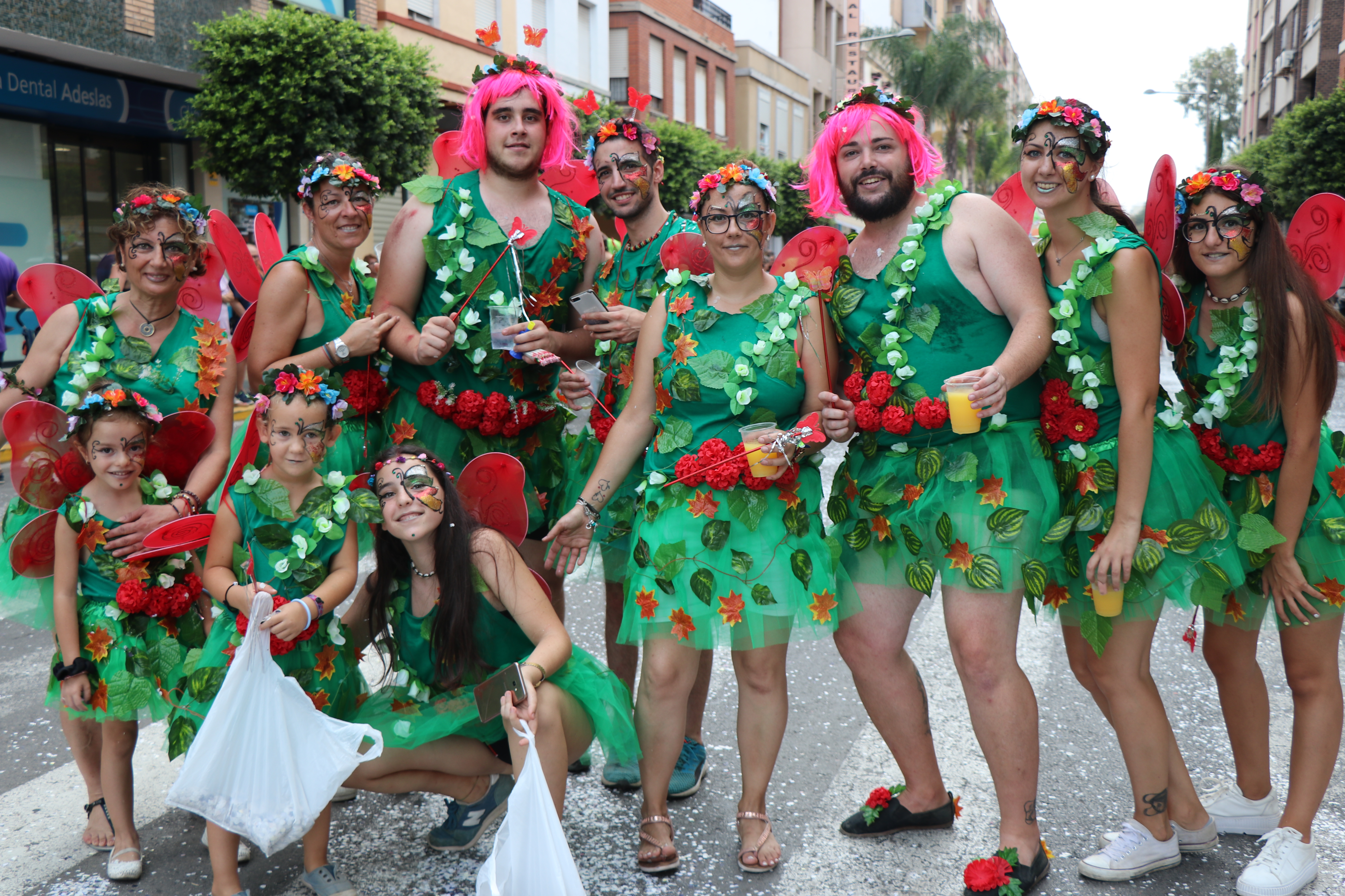 La Cavalcada de l'Humor ompli de disfresses i música el Port de Sagunt