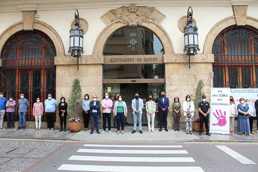 Sagunt guarda un minut de silenci en senyal de condemna i repulsa pel presumpte assassinat masclista perpetrat a Guadalajara