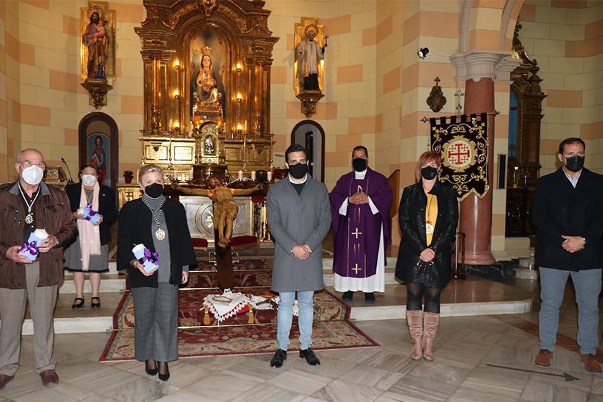 L'alcalde de Sagunt lliura sengles ciris a les tres confraries del Port de Sagunt