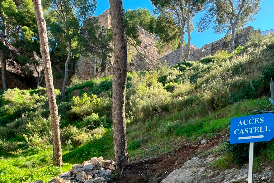 Iniciades les obres de millora de l'accessibilitat de l'entorn monumental del Castell i el Teatre Romà