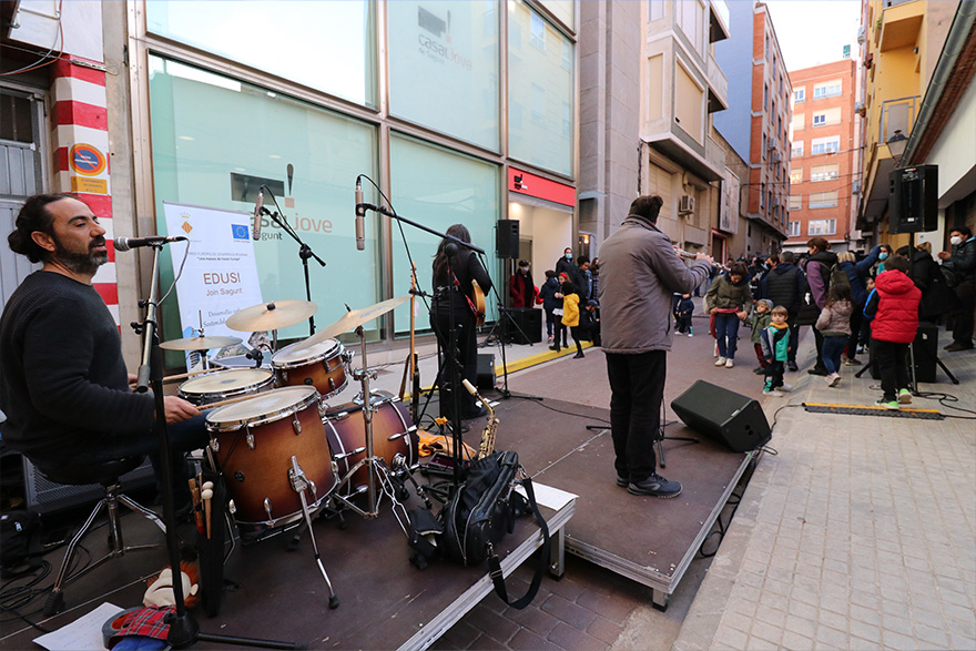 El nou Casal Jove de Sagunt ja és una realitat i a partir de hui oferix una diversa programació i serveis