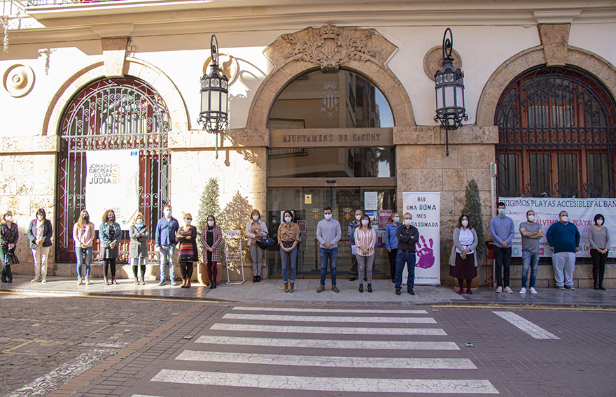 Sagunt guarda un minut de silenci en senyal de condemna i repulsa pel presumpte assassinat masclista ocorregut a Sevilla
