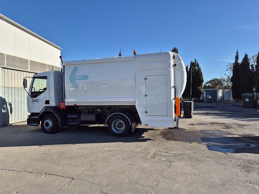 La SAG reactiva el servici llavacontenidors amb la incorporació de dos camions específics per a fer estes tasques
