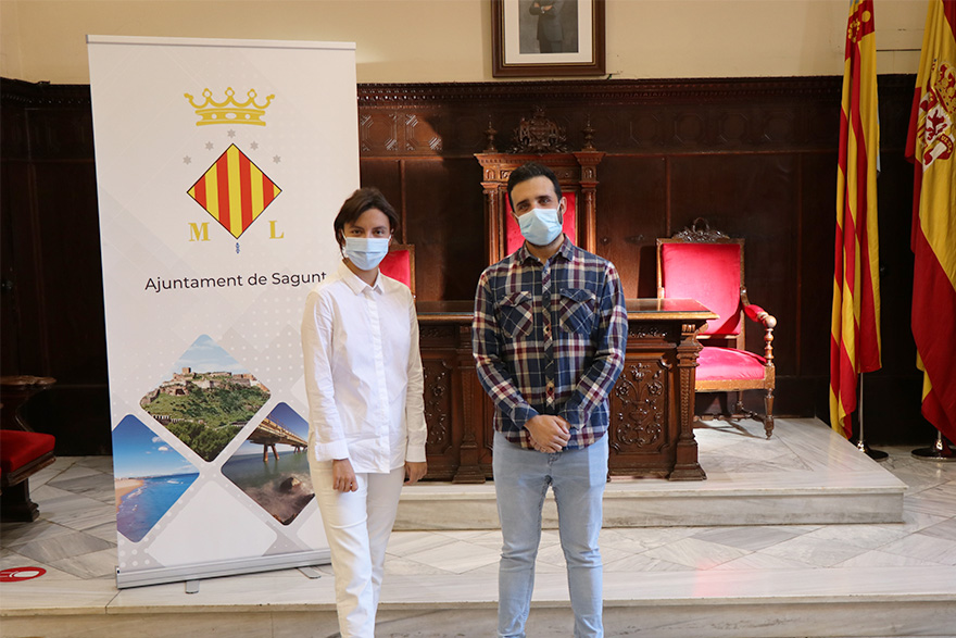 L'artista saguntina Mar Reykjavik ha sigut rebuda oficialment per l'alcalde per la menció de l'IVAM