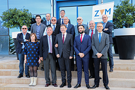 L'alcalde de Sagunt, Darío Moreno, visita l'empresa Zuvamesa acompanyant al president de la Generalitat, Ximo Puig