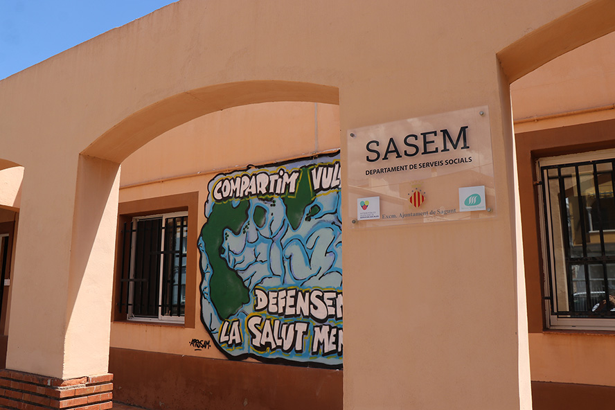 'Ajardinar el cuidado' es una actividad con la que Servicios Sociales fomenta la inclusión social en el centro Voramar de Puerto de Sagunto