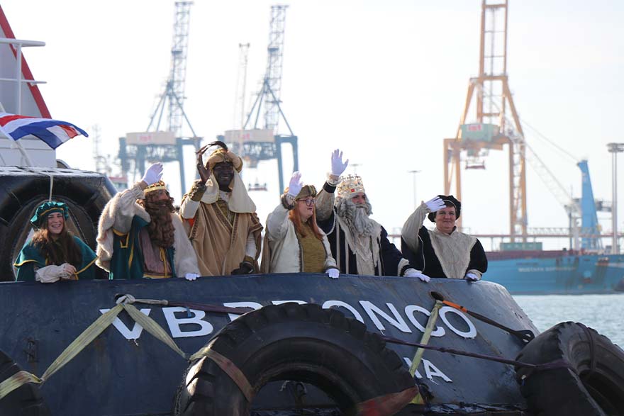 Sagunt rep els Reis d’Orient en el port marítim