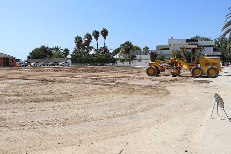 Endarrerides les labors de pavimentació i asfaltat de l'aparcament de l'avinguda Mediterrani