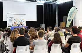 Els corresponsals dels IES inicien la seua formació en una jornada de convivència