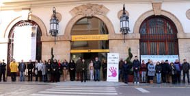 Sagunt guarda un minut de silenci en senyal de condemna i repulsa pel presumpte assassinat masclista ocorregut a Puertollano