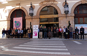 Sagunt guarda un minut de silenci en senyal de condemna i repulsa pels presumptes assassinats masclistes ocorregut en les últimes hores