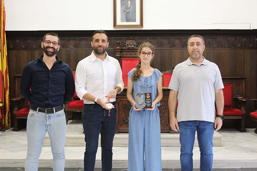 L'Ajuntament de Sagunt rep el Club d’Esgrima Morvedre pel seu subcampionat d'Espanya de l'equip infantil femení