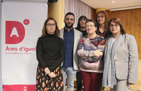 El Centre Cívic va acollir ahir la conferència de l'escriptora Laura Freixas sobre el seu últim llibre i el masclisme en el món de la cultura