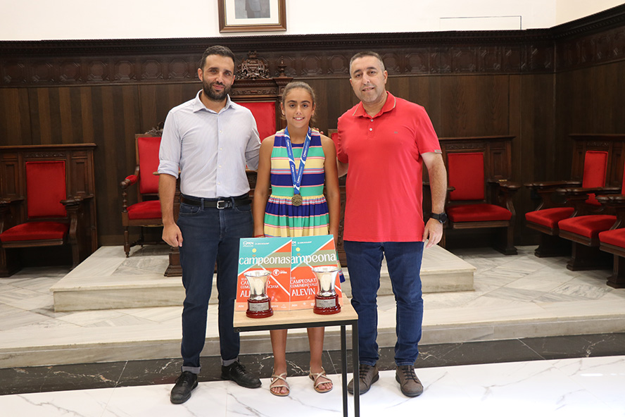L'Ajuntament de Sagunt homenatja Edurne Tortajada-Ros pel seu triomf en el Campionat d'Espanya de tenis aleví