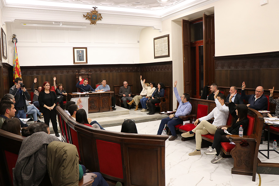 La Corporació Municipal insta a paralitzar el nou model lingüístic la Conselleria d'Educació