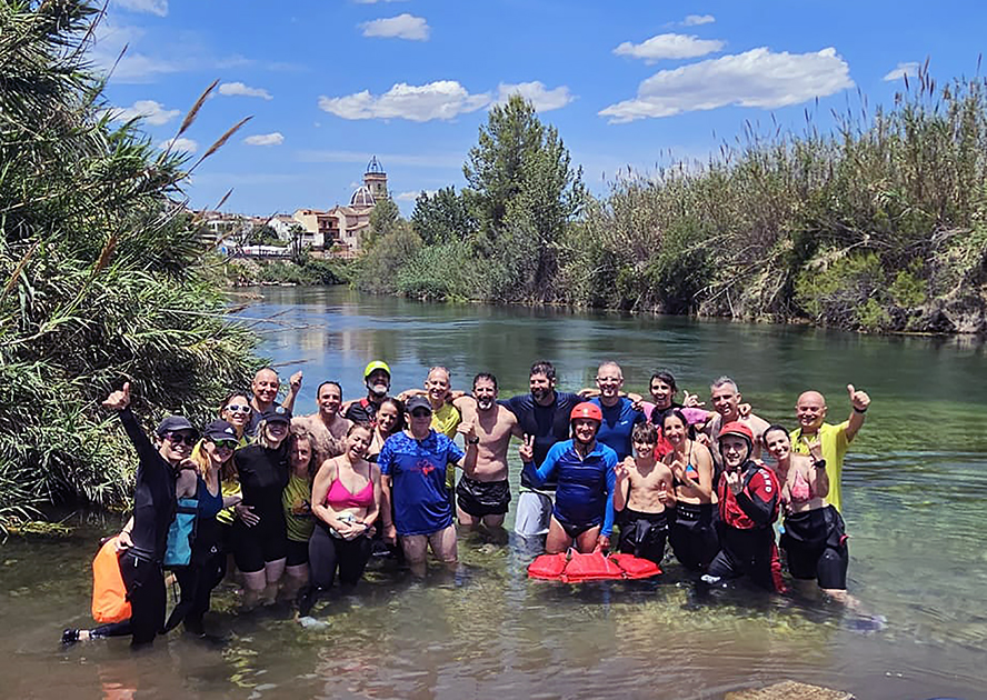 Una vintena d'excursionistes participen en el descens del riu Xúquer organitzat per Alternatura