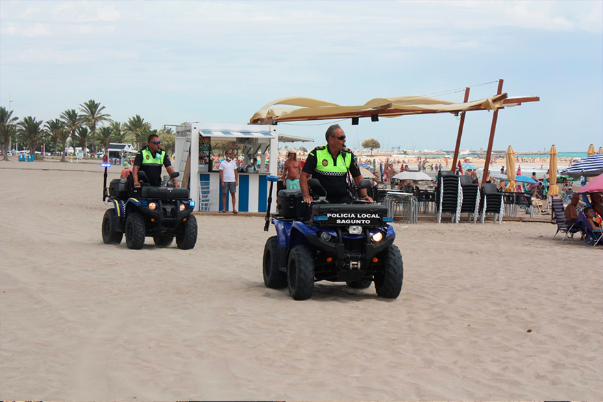 Agents de la Policia Local de Platges detenen el presumpte autor de diversos furts a la platja del Port de Sagunt