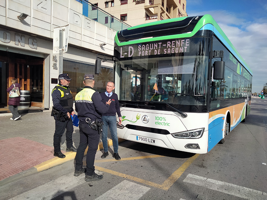 La Policia Local de Sagunt s'adherix a la campanya de control del transport escolar de la DGT