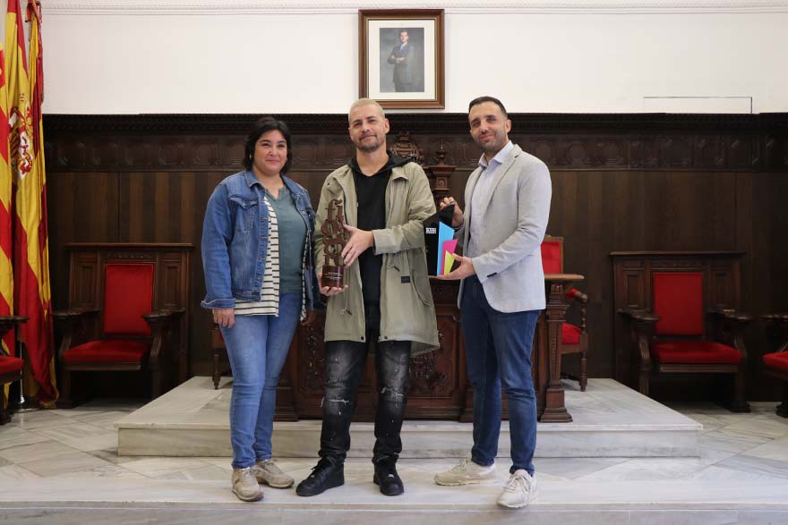 L'Ajuntament de Sagunt reconeix el mèrit del prestigiós perruquer José Moyano que ha aconseguit dos premis internacionals recentment