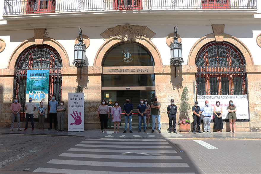 Sagunt guarda un minut de silenci en senyal de condemna i repulsa pel presumpte assassinat masclista perpetrat a Màlaga
