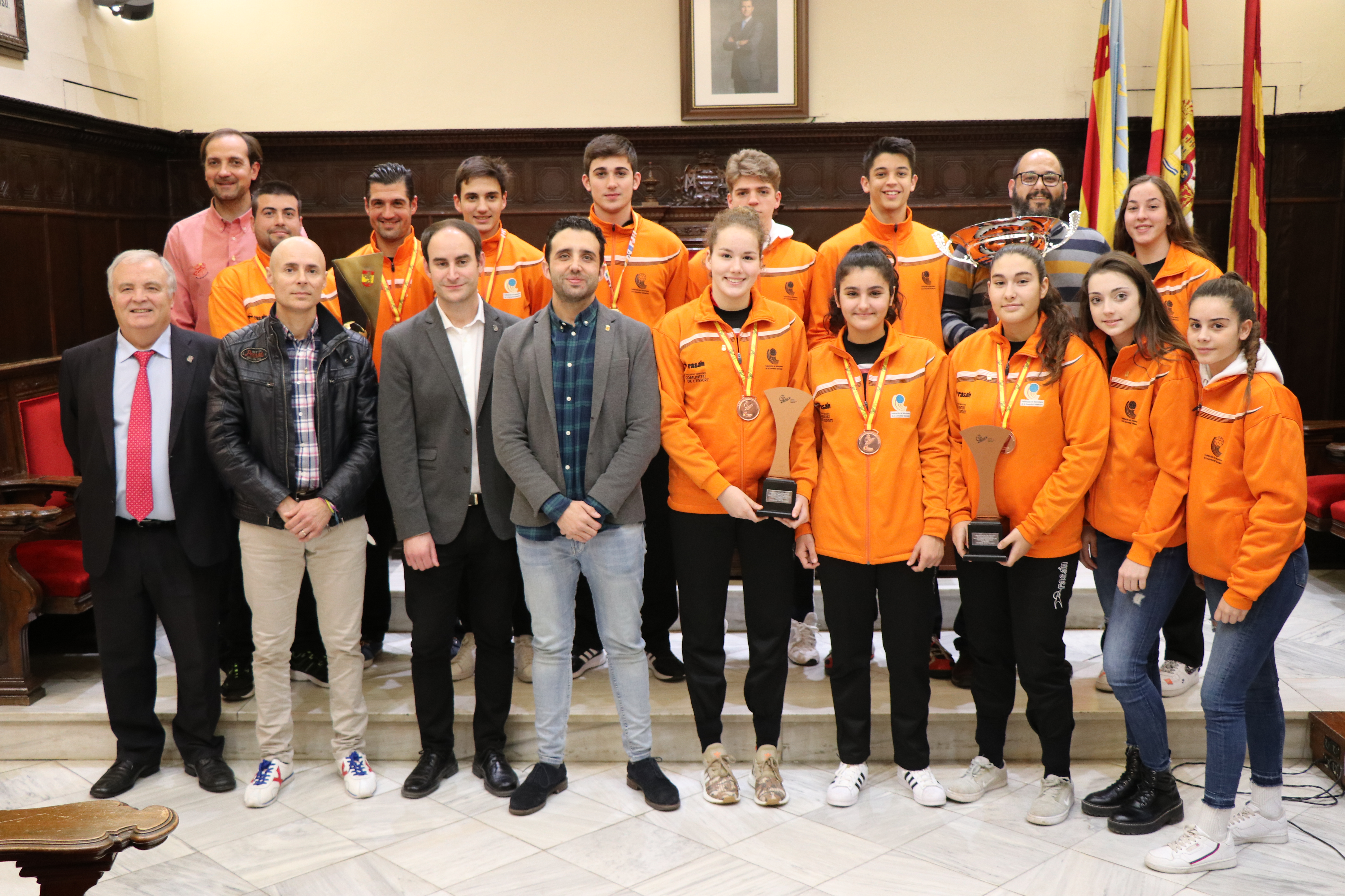 L'Ajuntament de Sagunt rep l'expedició d'esportistes de clubs d'handbol del municipi per participar en el Campionat d'Espanya de seleccions autonòmiques