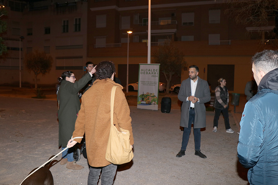L'alcalde visita el barri Els Rius en la segona reunió del projecte Alcalde de Barri