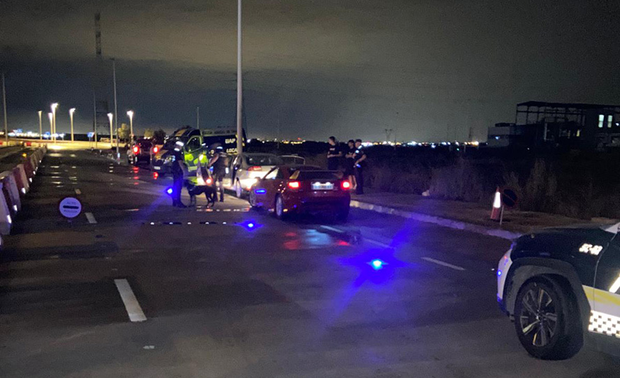 La Policia Local de Sagunt suma la unitat canina als controls que s'estan realitzant als principals polígons industrials