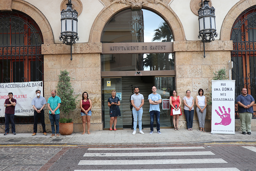 Sagunt guarda un minut de silenci en senyal de condemna i repulsa pel presumpte assassinat masclista perpetrat a Sevilla