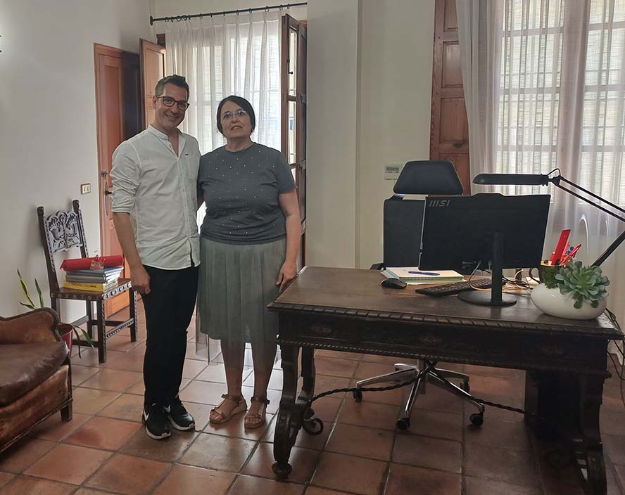 La regidora de Cultura es reunix amb el reconegut ballarí valencià Alfonso Palencia