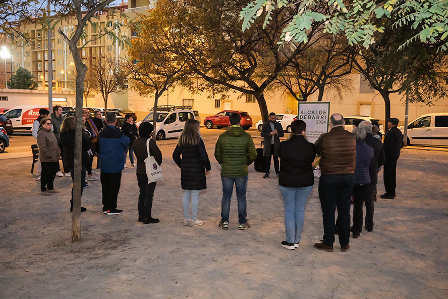 La tercera reunió del projecte Alcalde de Barri visita el barri 500 vivendes