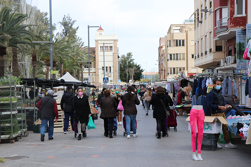 Els mercats exteriors del municipi recuperen el 100% del seu aforament i els seus llocs de venda