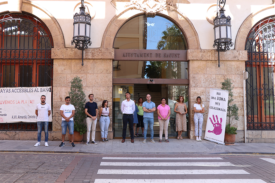 Sagunt guarda un minut de silenci en senyal de condemna i repulsa pels assassinats masclistes a Motril i Cadis