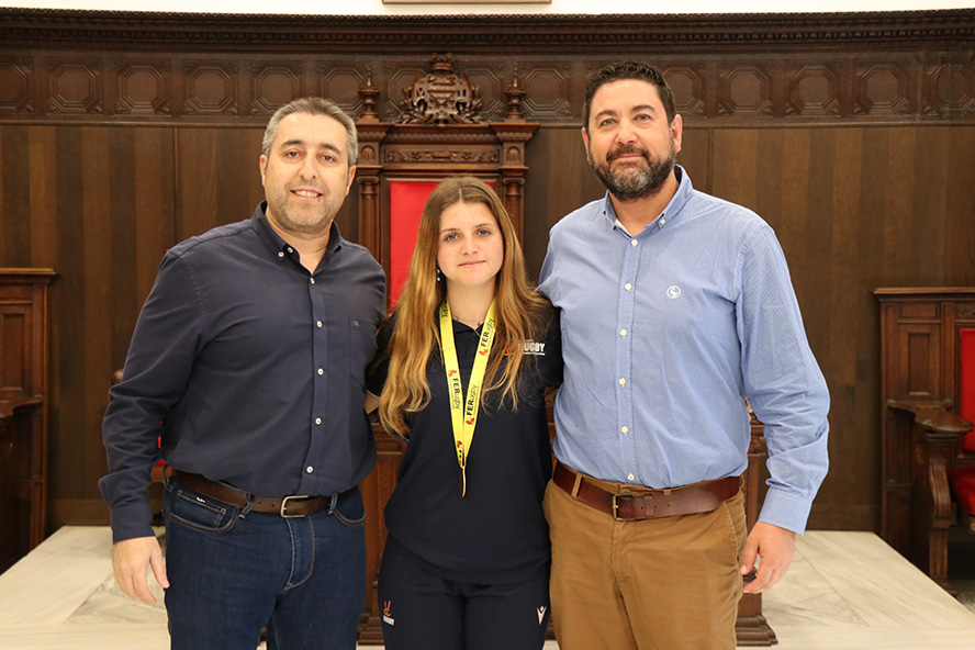 L'Ajuntament de Sagunt homenatja la campiona d'Espanya de rugbi femení sub-16, Lúa De Siena