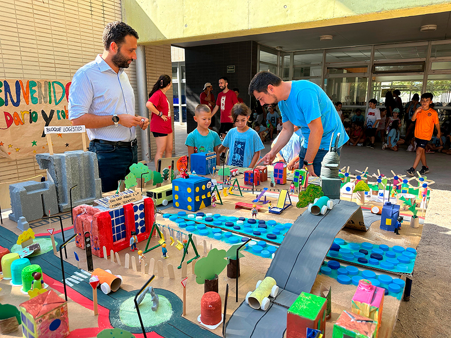 L'alcalde de Sagunt i el regidor de Joventut i Infància visiten l’Escola d’Estiu