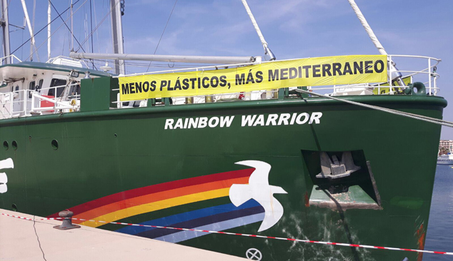 El Consell Assessor de Medi Ambient visita el vaixell 'Rainbow Warrior' de Greenpeace