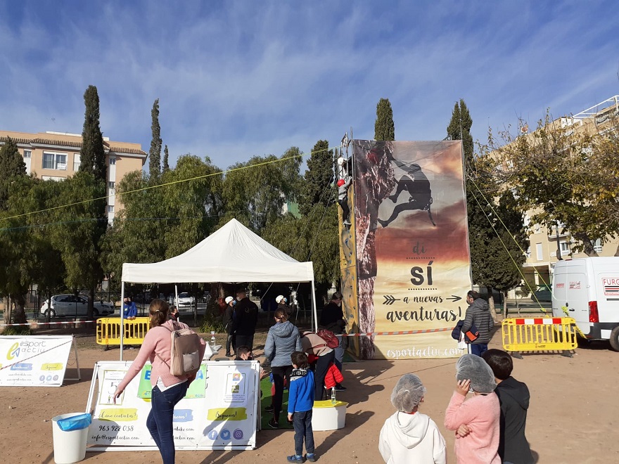 Èxit de participació en la primera jornada de la Fira de Nadal de la Regidoria de Joventut i Infància