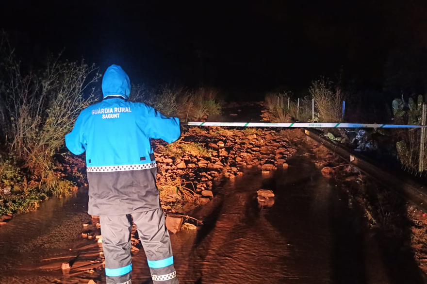 La Guàrdia Rural realitza un torn de servei extraordinari per a controlar camins i zones en risc d'inundacions durant la passada matinada