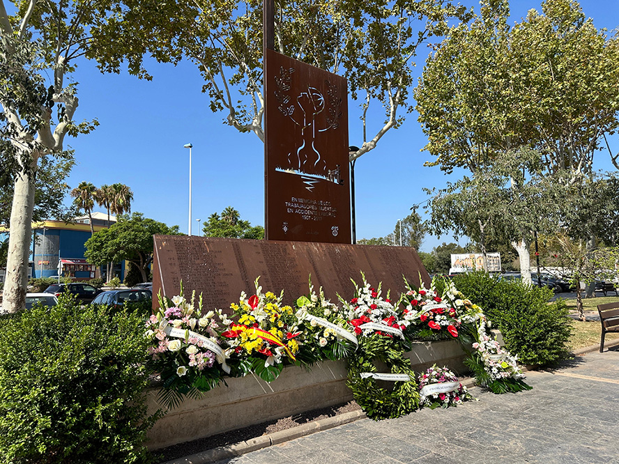 Homenatge a les persones mortes en Altos Hornos del Mediterráneo i la Compañía Sierra Menera