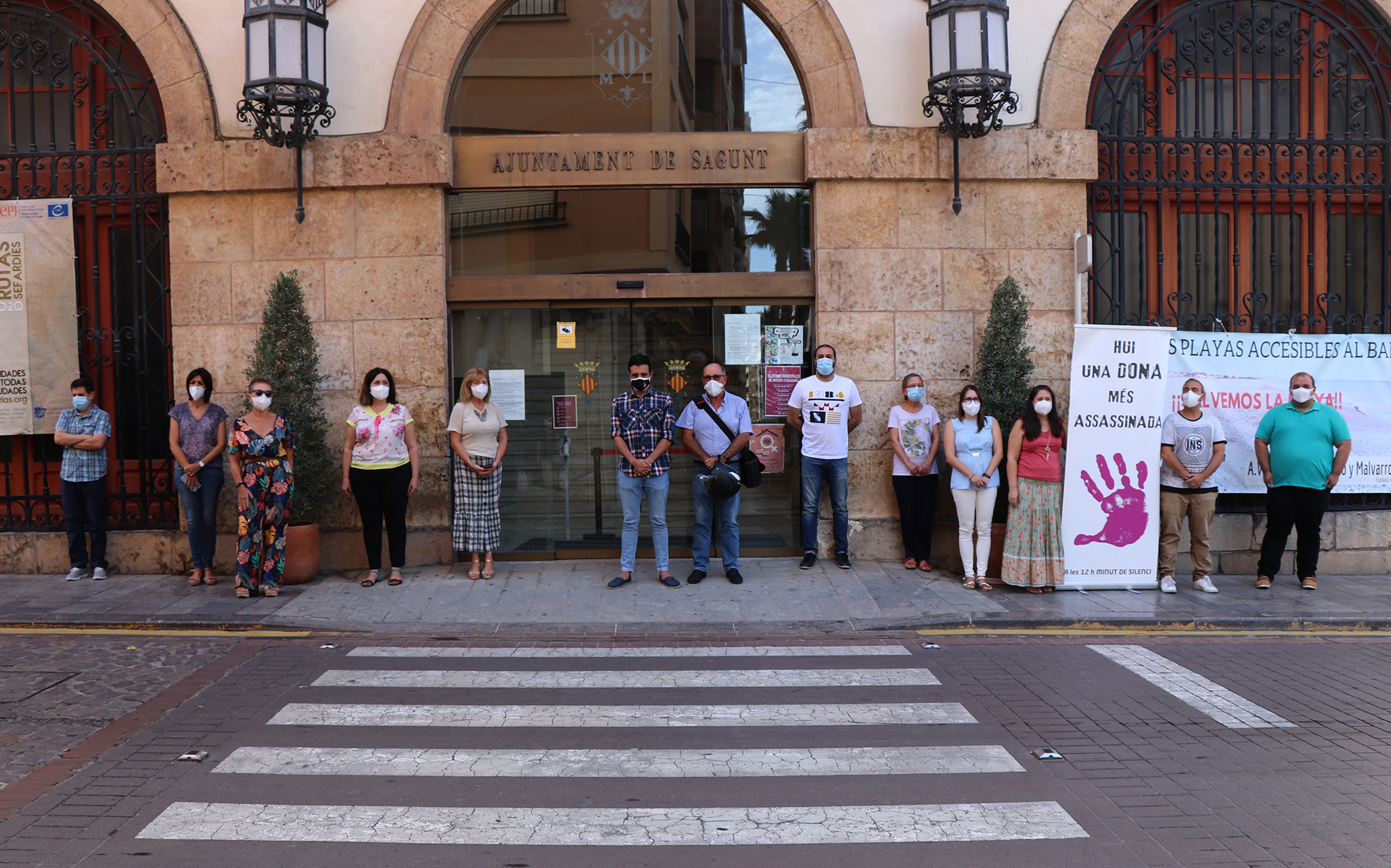 Sagunt guarda un minut de silenci en senyal de condemna i repulsa pel presumpte assassinat masclista ocorregut a Oviedo